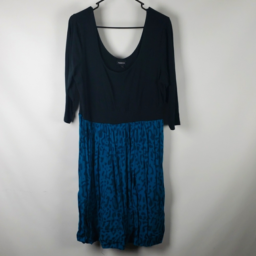 Size 2 Torrid Teal & Black Leopard print stretchy dress.